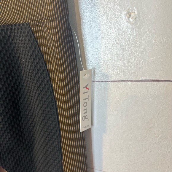 YI TONG 2PC OUTFIT SZ L (Juniors) NWT - Picture 7 of 8